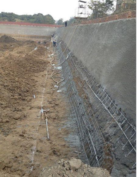 若仅单独采用这种方法降水,由于基坑边坡渗水较多,锚喷网支护施工难度