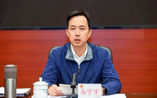 9月,贵阳市委书记也进行了调整:贵州省委常委,统战部部长胡忠雄任