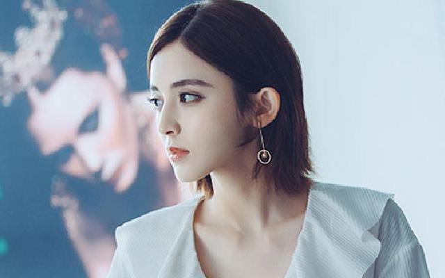 剧能聊:《归还世界给你》小包总再度来袭 古力娜扎在线时尚穿搭教学