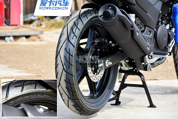 轮胎由樱花轮胎(sakura)提供,新飞致的前轮胎规格为 100/80 r17,后