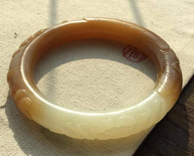 和田玉糖玉糖色如蜜其收藏价值不亚于羊脂白玉