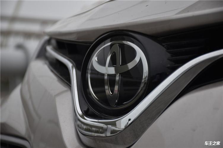 实拍2021款丰田凯美瑞