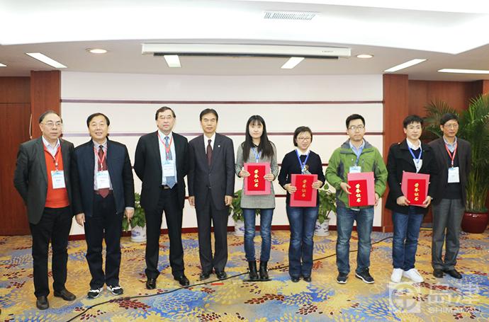 大会主席罗国安教授和贺浪冲教授,再帕尔·阿不力孜教授分别发表致辞