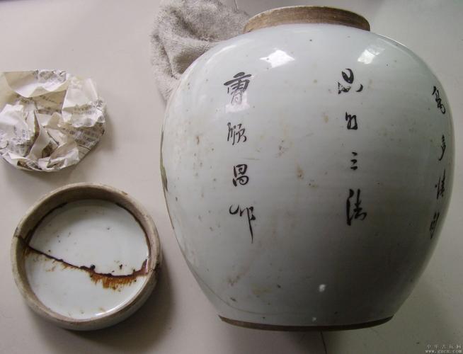 鸟罐民国曹顺昌粉彩梅鹊报春图罐带盖