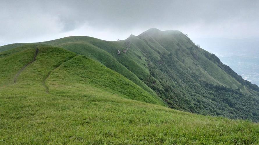 武功山围绕金顶已设立"武功山国家地质公园","武功山国家森林公园"