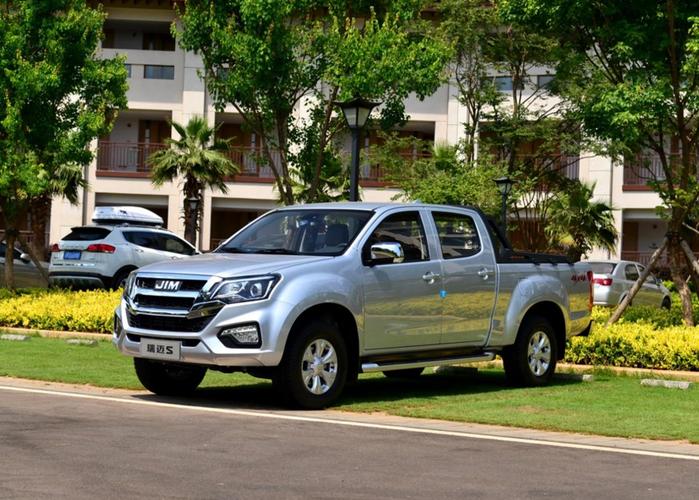 江西五十铃的国六皮卡,1.9t柴油机头动力足,顶配接近20万