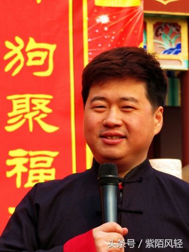 李然既是相声演员,又是北京电视台节目主持人,也参加了这次新春祈福