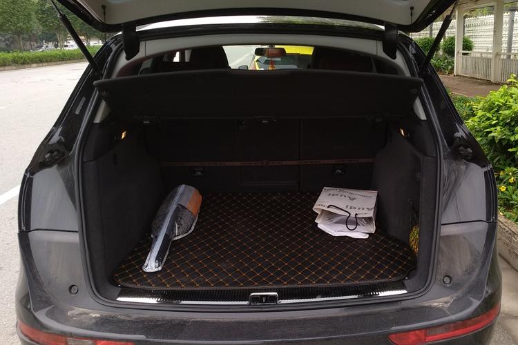 后备箱:备胎坑形状正常,无切割,无变形