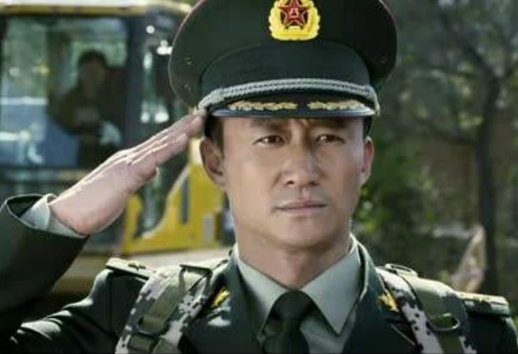 穿军装"超帅"的4位男星,陈伟霆仅排第二,第一是"国民校草"!