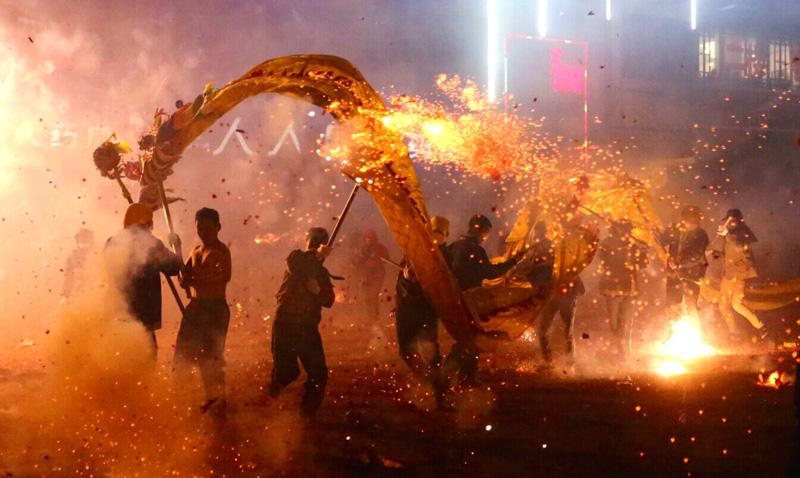 瑶族风俗--新年炸龙 - 景点简介 - 广西贺州市富川县
