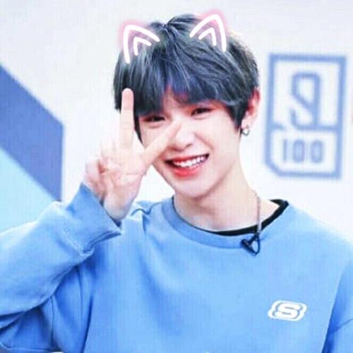 黄明昊 
