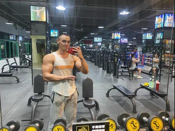 原创前有刘太阳,后有这位小哥,身材就这么重要?