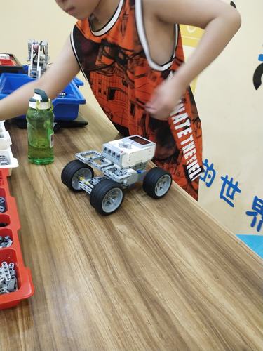 德宝乐高机器人-7月23日 星期四 悬崖勒马(邱文涵) 刘