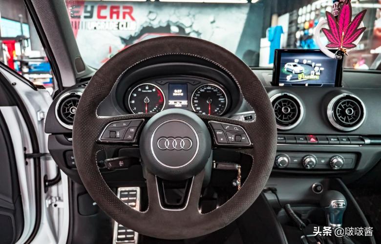 奥迪a3升级平底方向盘,这才是内饰该有的样子