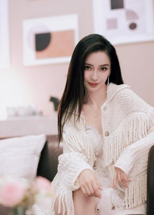 angelababy黑长直发型美成仙女初秋针织开衫知性十足