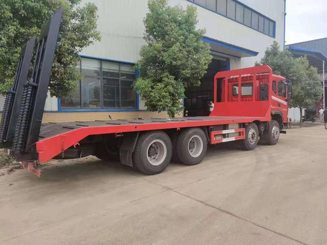 东风前四后八挖掘机拖车三桥平板车