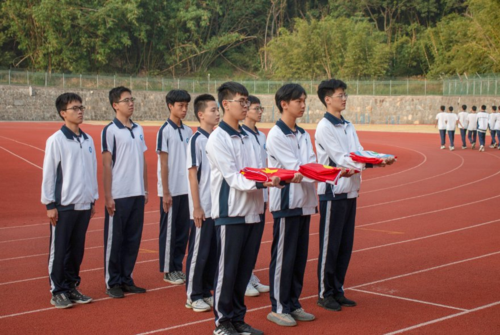 这才是中学校服最真实的样子,偶像剧都是骗人的