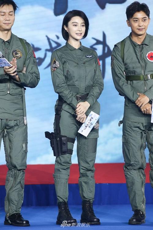 组图:范冰冰零片酬出演李晨电影 穿制服现场秀恩爱