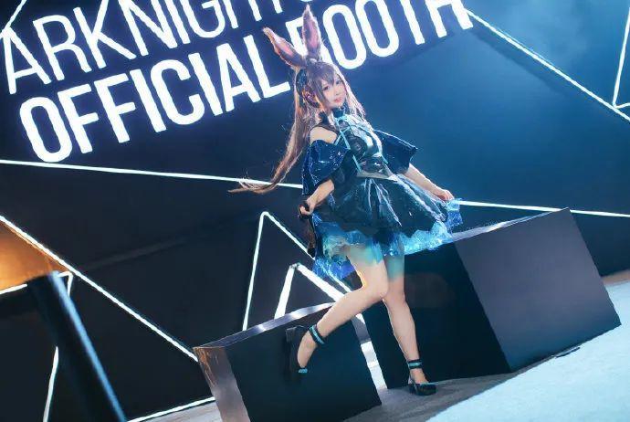 《明日方舟》阿米娅cos(场照)