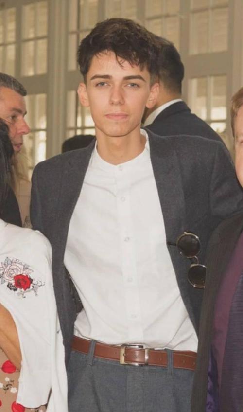 英国跨性别男子花27万整容,如同戴了塑料面具,自称为励志偶像