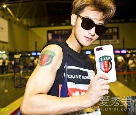 黄子韬纹身是真的吗 黄子韬纹身臂章是什么?