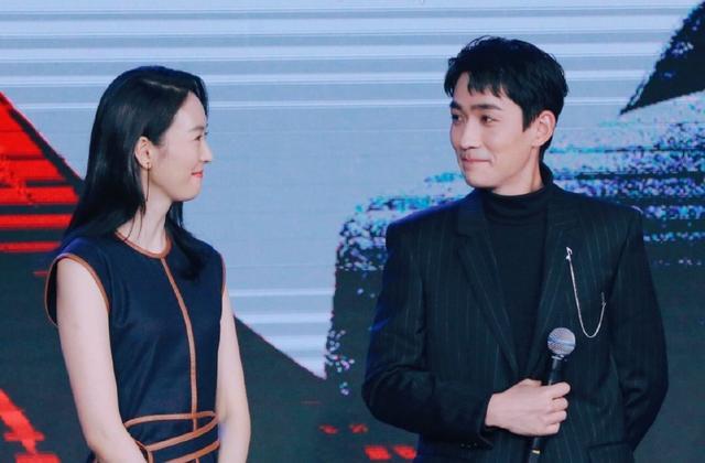 朱一龙,童瑶和《叛逆者》剧组亮相央视新剧发布会,现场跳舞,还踩了