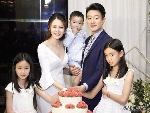 谢娜官宣喜怀二胎,张杰暗示想要个男孩:明星也终将逃不过世俗