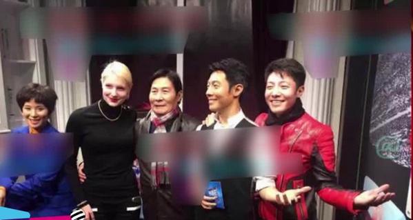 41岁撒贝宁全家近照,回族老爸多才多艺