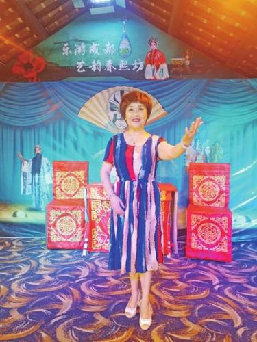 车灯的前身为民间流行的车车灯,又叫车幺妹.