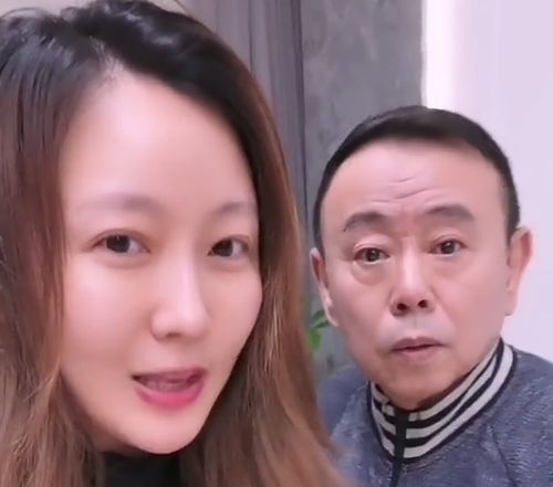 潘阳用杯子给老爸拍时尚大片,成片喜感十足,还骗潘长江:帅爆了