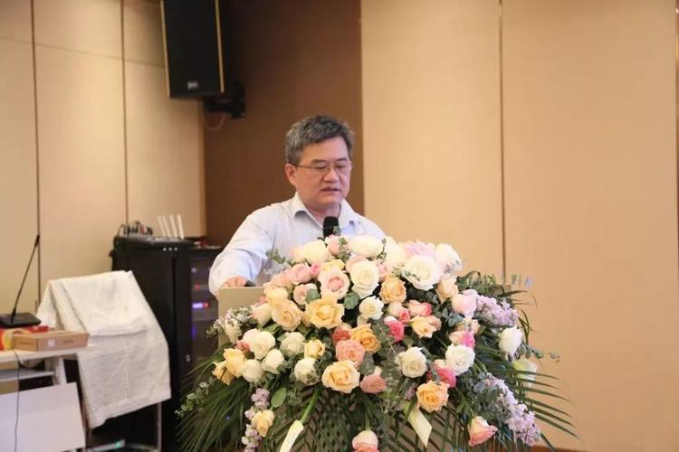 安徽省立医院眼科主任柯根杰教授安徽省立医院眼科副主任温跃春教授