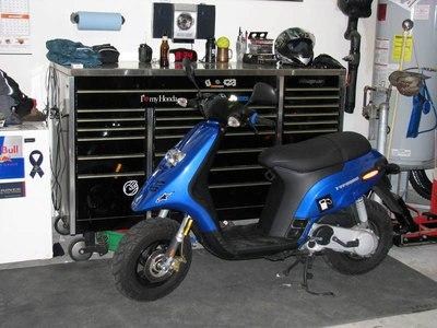 是比亚乔的电喷150台风还是比亚乔新fly150纠结