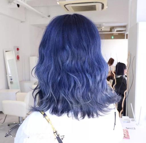 宝蓝色