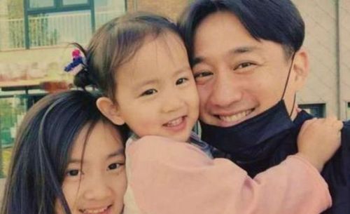 黄磊小女儿引争议才7岁就挂耳染做美甲比黄多多还叛逆
