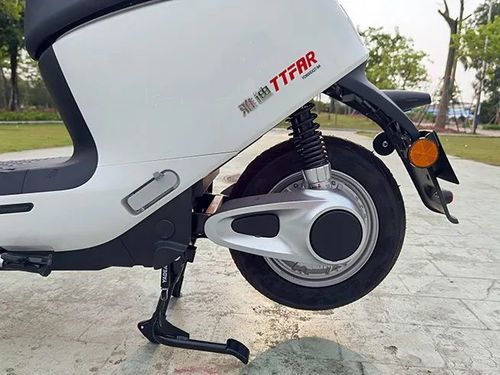 老司机开车了～雅迪冠能m8电动车评测:这续航真绝