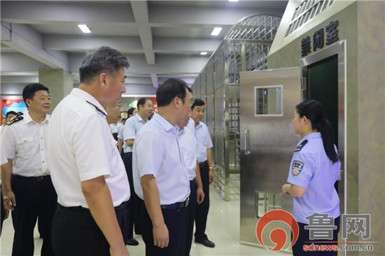 与党建共建单位滨州海关共同到山东省鲁北监狱进行现场廉政警示教育