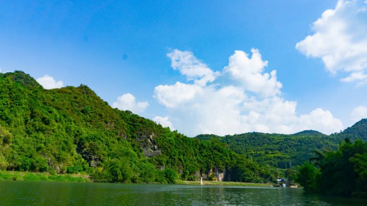 最爱湟川三峡的绿水蓝天