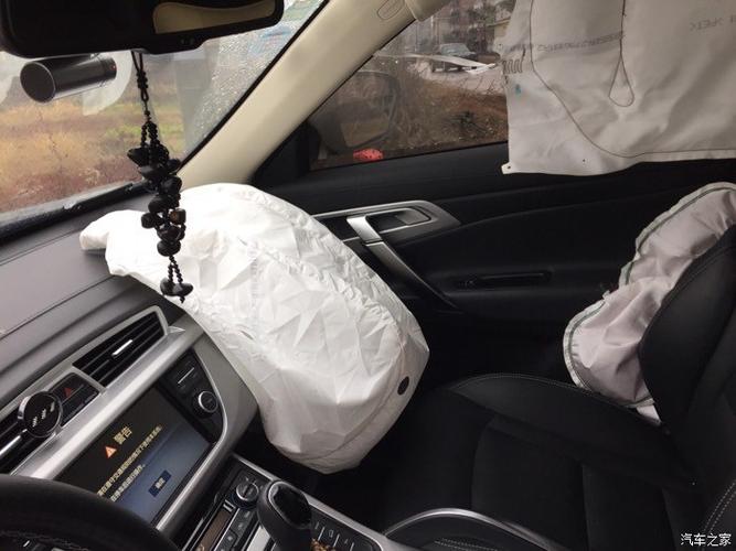 博越的安全气囊怎么这么容易弹出来?这个正常吗?