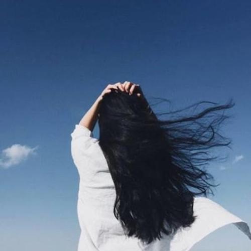 背影图片女生长发唯美 这姿态迷人