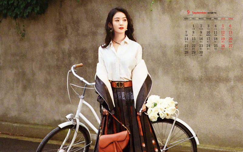 2020年9月赵丽颖秋日街拍高清日历壁纸