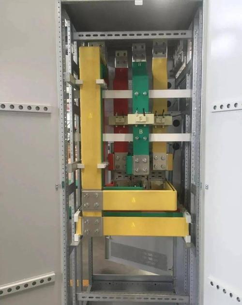 一般刀开关上端至母排abc三相加起来1.5米,刀开关下端1.