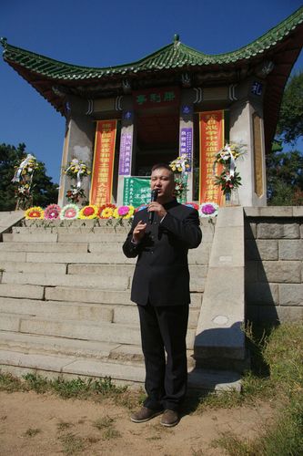 抗战伟绩 日月同辉――吉林省关爱抗战老兵团队在吉林市北山《胜利亭
