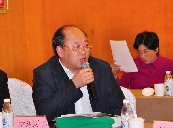 与会代表互动发言创新讨论形式