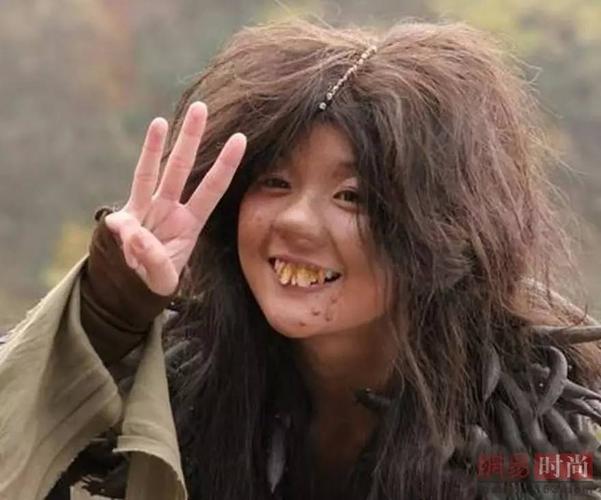 蔡卓妍 《情癫大圣》 一口无法描述的丑牙 黑皮肤长痦子