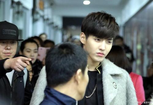 粉丝劫狱!吴亦凡为何如此受宠?饭圈已歪