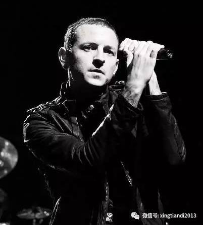 "林肯公园"主唱查斯特·贝宁顿自缢身亡