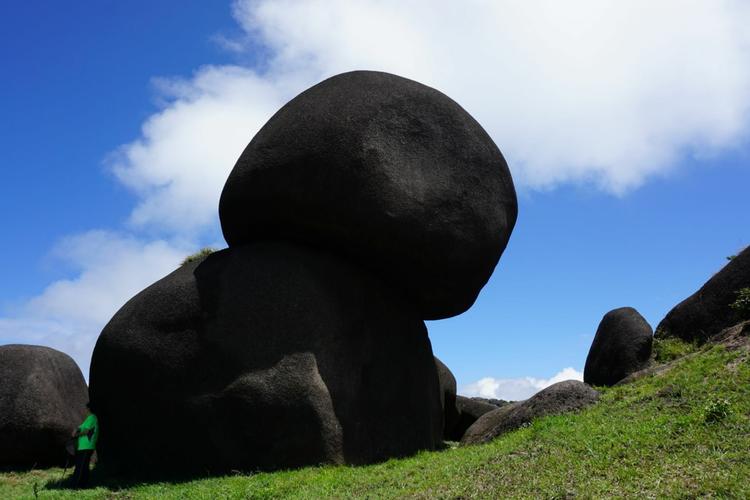 9月10日星期日,庙金山.山上石头众多.美极了,像各种动物.自己想象了.