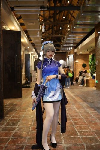 cos欣赏:洛天依旗袍