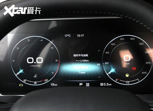 解读低配版红旗hs5裸车价1838万配全液晶仪表