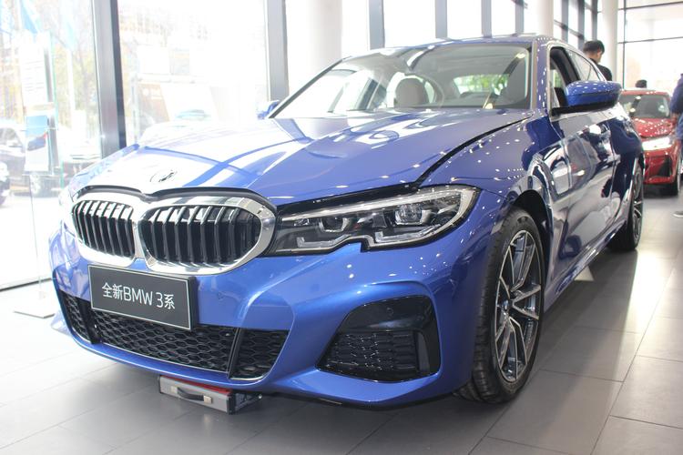 到店实拍2021款宝马3系,配电子驻车 全液晶仪表,质感十足